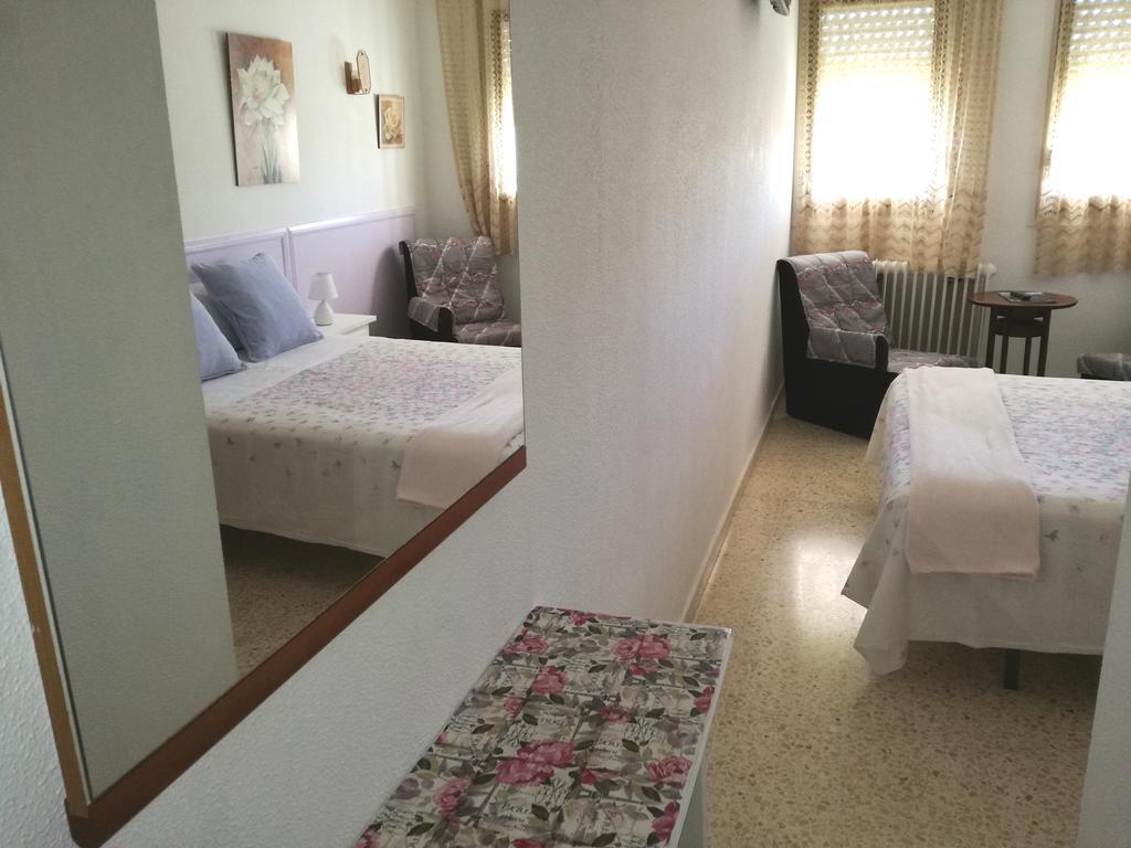 Hostal Los Pinares Lloret de Mar Exterior photo