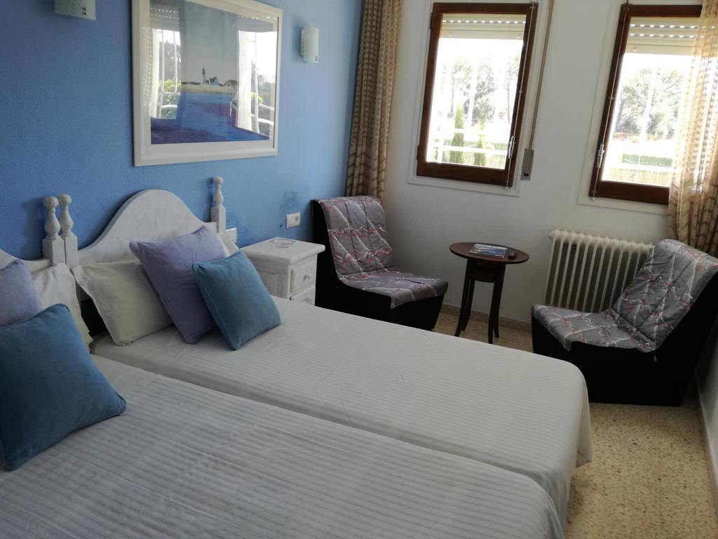 Hostal Los Pinares Lloret de Mar Exterior photo