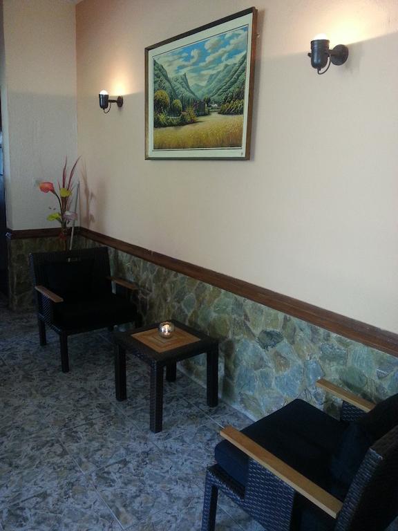 Hostal Los Pinares Lloret de Mar Exterior photo