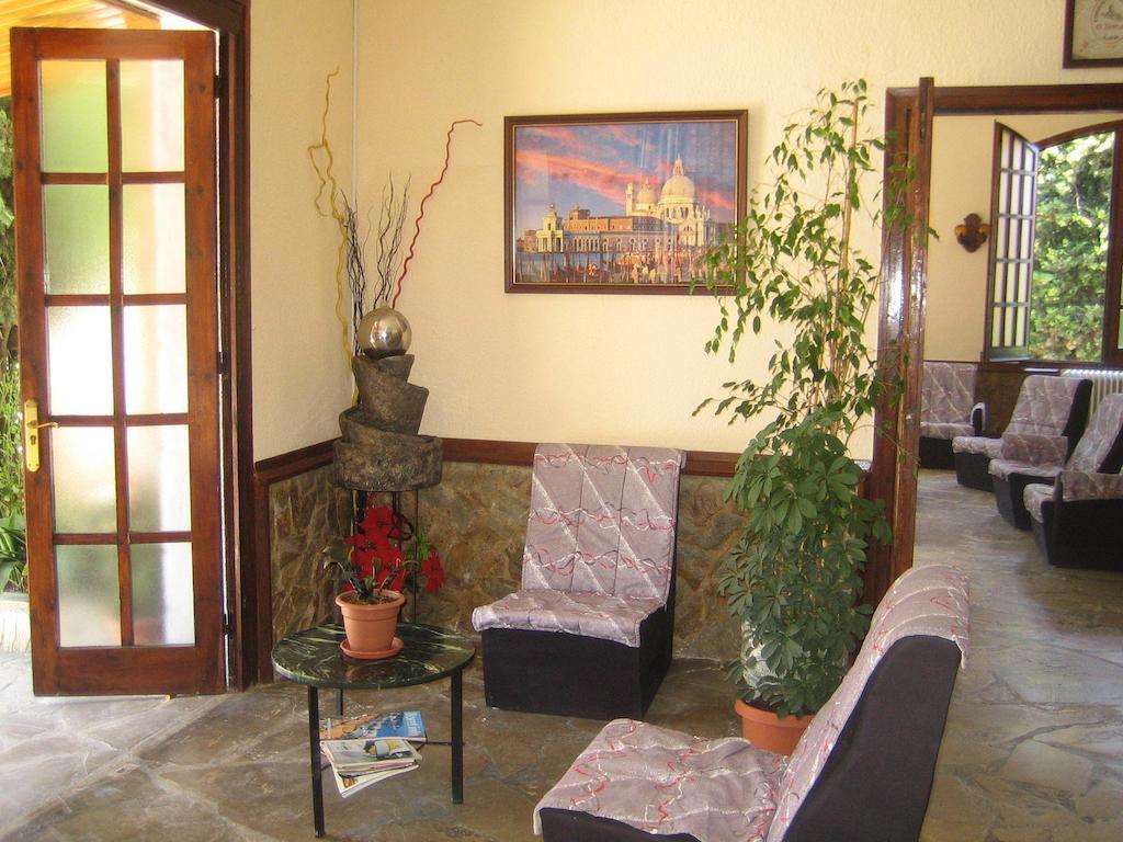 Hostal Los Pinares Lloret de Mar Exterior photo