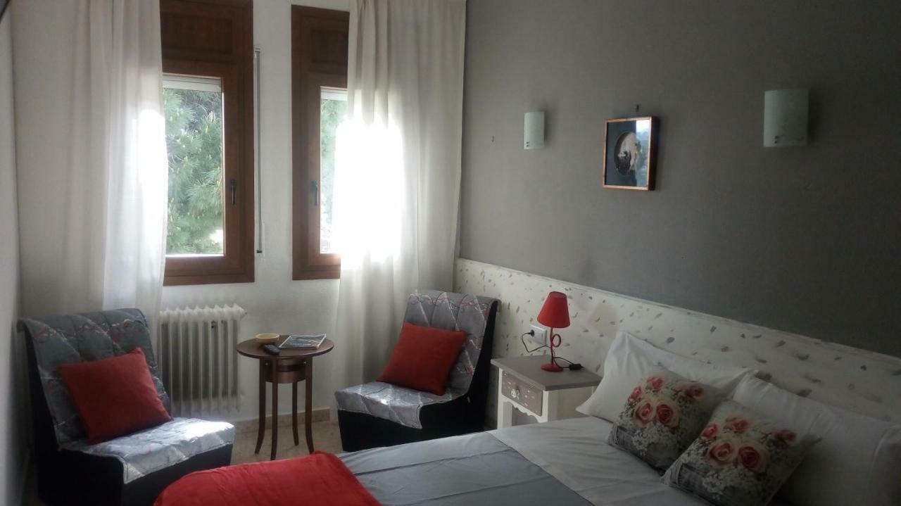 Hostal Los Pinares Lloret de Mar Exterior photo